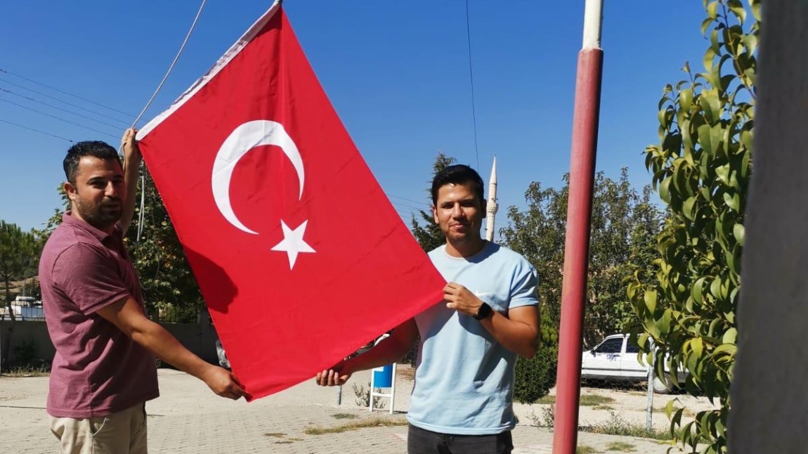 OKUL BAYRAK DEĞİŞİMİ